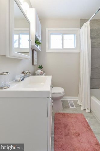 1102 Cumberland Ave, West Deptford NJ  08096-3041 exterior