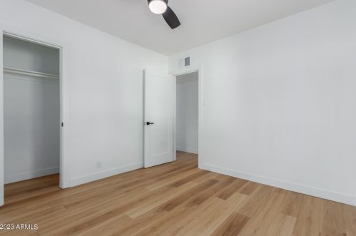 2544 Clarendon Ave, Phoenix AZ 85033-4124 exterior