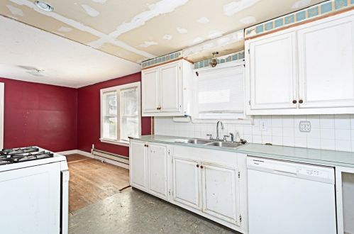 282 June St, Worcester MA 01602-3257 exterior