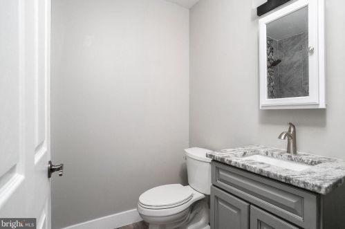 4 Willowwood Ct, Columbus NJ  08022-1025 exterior