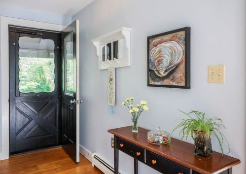 2 Greengate Rd, Falmouth, MA 02540-2228