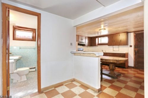 11 Van Rensselear St, Belleville NJ 07109-2911 exterior