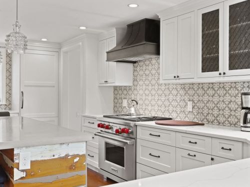 64 Fair Oaks Park, Needham MA 02492-3104 exterior