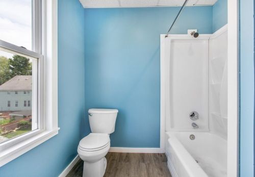 556 Bradford Ave, Fall River MA 02721-1017 exterior