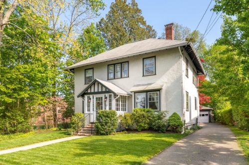 22 Hollis St, Milton, MA 02186-4938