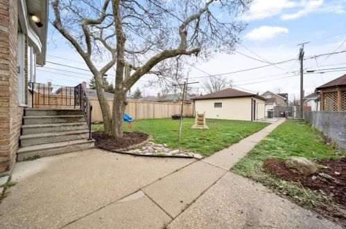 1613 Maple Ave, Forest View IL 60402-1546 exterior