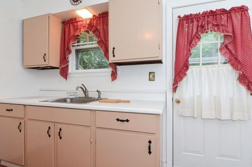 203 Precinct St, Taunton MA 02718-1211 exterior