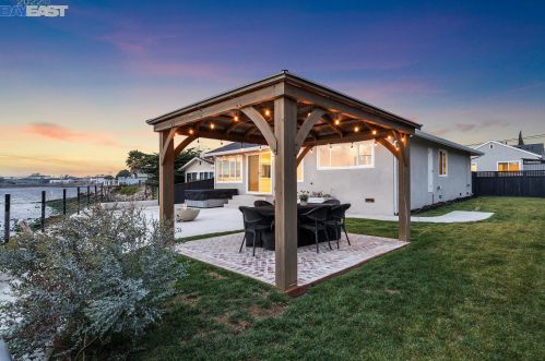 13095 Neptune Dr, San Leandro CA  94577-3130 exterior