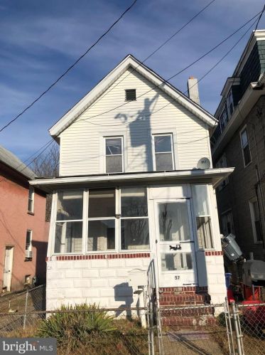 57 Roosevelt St, West Deptford, NJ 08066-1028