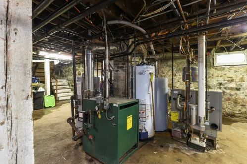 809 Washington St, Whitman MA 02382-2340 exterior