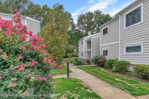 19 Ann Ct, Tinton Falls, NJ 07724-3033