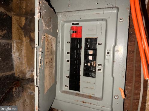 1287 Clements Bridge Rd, West Deptford NJ 08096-3085 exterior