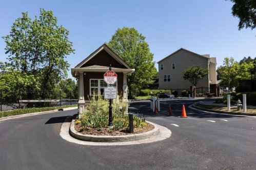 1340 Liberty Pkwy, Atlanta GA  30318-9380 exterior