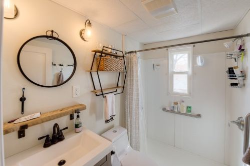 31 Indian Lk Pkwy, Worcester MA 01605-1215 exterior