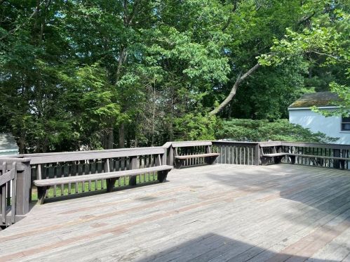 109 Pine Grove St, Needham MA  02494-1716 exterior