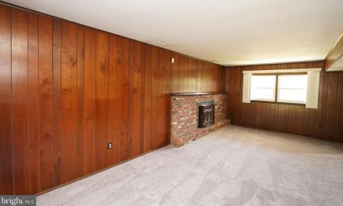 17 Stonicker Dr, Trenton NJ 08648-3215 exterior