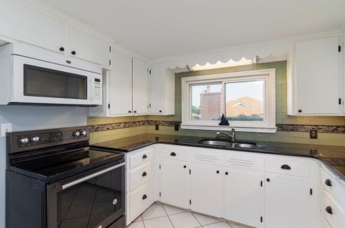 94 Great Hl Dr, Weymouth MA 02189 exterior