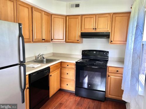 716 Winding Way, West Deptford NJ  08093-2219 exterior