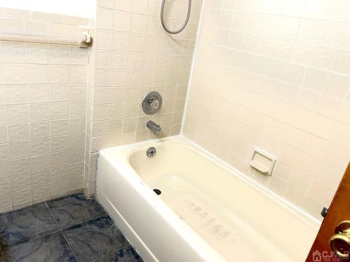 172 Roosevelt Ave, Carteret NJ  07008-2632 exterior