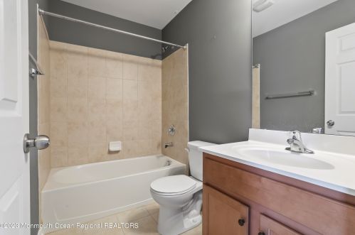 134 Waypoint Dr, Tinton Falls NJ 07724-2184 exterior