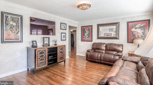 1 Beech Pl, West Deptford NJ 08096-3301 exterior