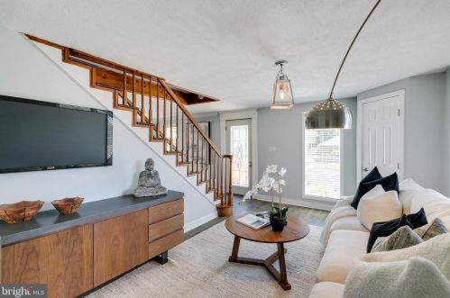 301 Lincoln Ave, West Deptford NJ  08066-1132 exterior