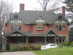 293 Franklin St, Newton, MA 02458-2302