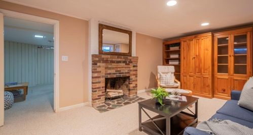 544 Quinobequin Rd, Newton MA 02468-2129 exterior