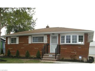14861 Larkfield Dr, Cleveland, OH 44142-3006