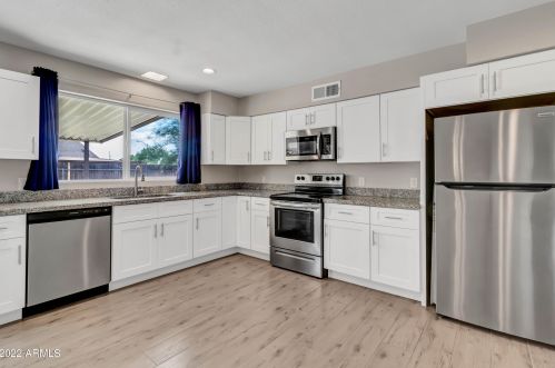 2839 Charleston Ave, Phoenix AZ  85053-1712 exterior