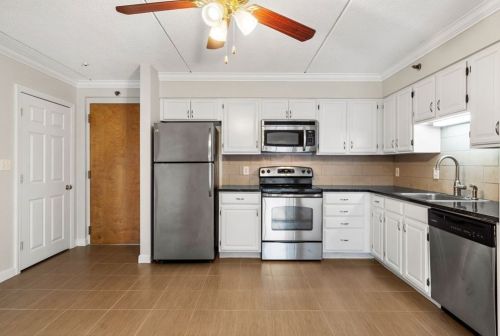 209 Riverview Ave, Newton, MA 02466-1360