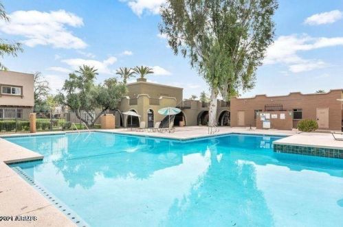 2858 Clarendon Ave, Phoenix AZ 85033-4117 exterior