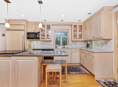 77 Montrose St, Newton MA 02458-2718 exterior