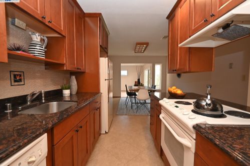 14297 Tiburon Rd, San Leandro CA 94577-6536 exterior