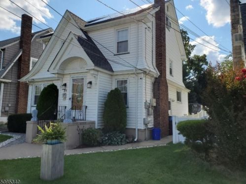 31 Reservoir Pl, Belleville, NJ 07109-2111