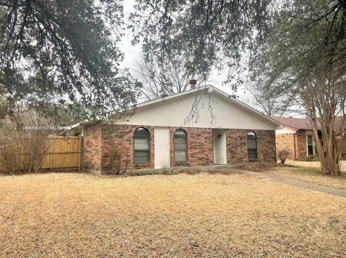 2525 Norway Dr, Garland TX  75040-4318 exterior