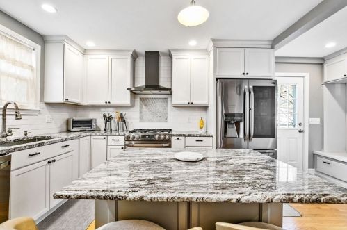 18 Angier Cir, Newton MA 02466-2901 exterior