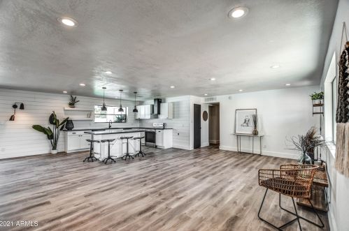 3212 Captain Dreyfus Ave, Phoenix AZ  85032-6146 exterior