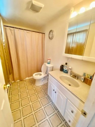 401 Washington St, Taunton MA 02780-1784 exterior