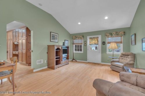 52 Laurel Dr, Little Silver NJ 07739-1416 exterior