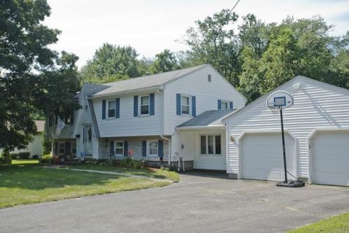 129 Meadowbrook Rd, Agawam, MA 01001-3354