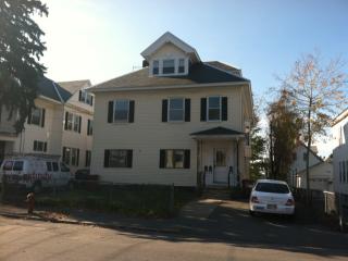 441 High St, Lowell, MA 01852-3613