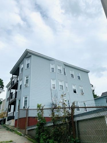 62 Elliot St, Worcester, MA 01605-2955