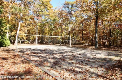 1062 Lakehurst Ave, Jackson Twp NJ 08527-5250 exterior