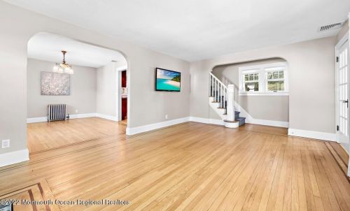 182 Pinckney Rd, Little Silver NJ 07739-1015 exterior