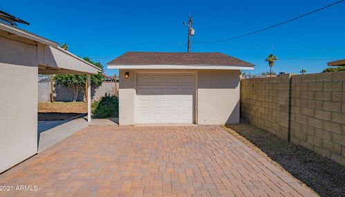 1724 Clarendon Ave, Phoenix AZ 85033-4121 exterior