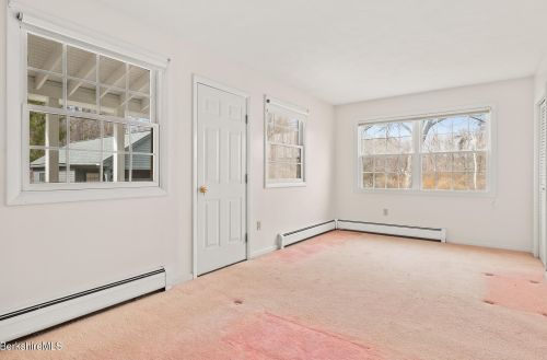 386 Oblong Rd, Williamstown MA 01267-3039 exterior