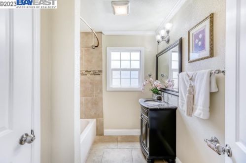 1225 Sandelin Ave, San Leandro CA  94577-3956 exterior