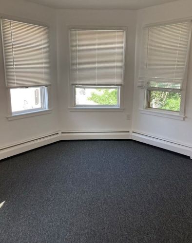 28 Hall St, New Bedford, MA 02740-4771