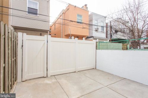 2433 Bancroft St, Philadelphia PA 19132-4443 exterior